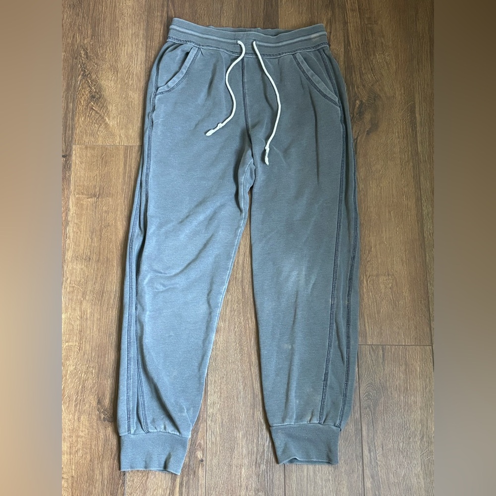 Universal Thread Charcoal Women’s Joggers *HAS BLEACH STAINS*